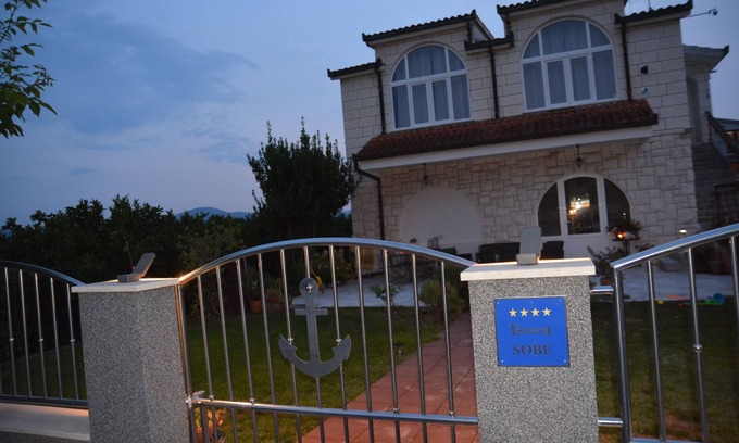 Ploce House | VILLA with 3 luxory rooms for rent with kitchen and laundry. on the main road.