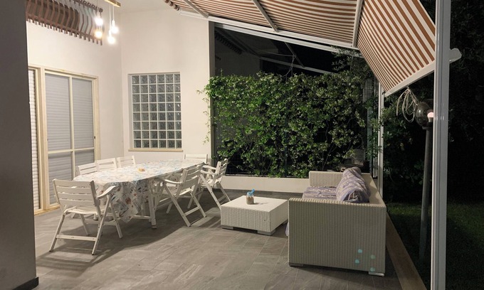 Fondi Villa | Villa with garden, 300 m from the beach, indoor parking, air conditioning.