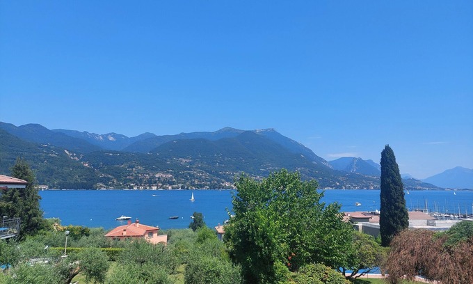 Portese Villa | Villa with awesome lake view a few steps from the beach