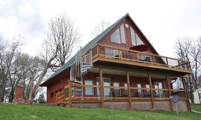 Frederick Villa | Villa with Majestic Views of Monocacy River. Sleeps 5, 2 Bath, Full Kitchen