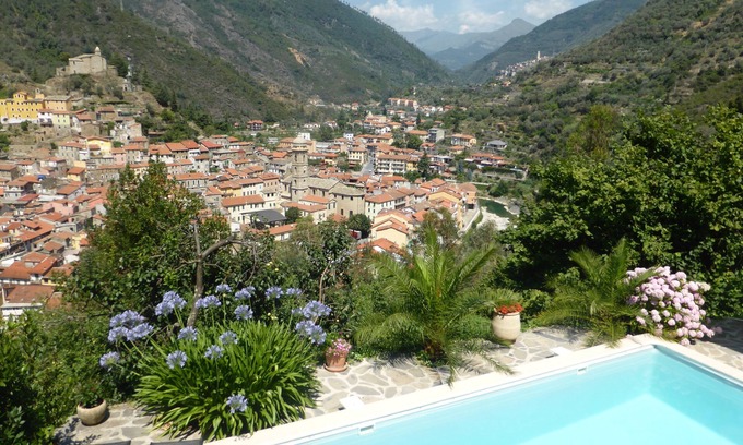 Badalucco House | Villa with Pool 6/8 people on the heights of Badalucco - 12 km from the sea