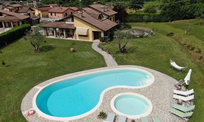 Gragnola Villa | Villa with pool, A/C, garden, Lunigiana