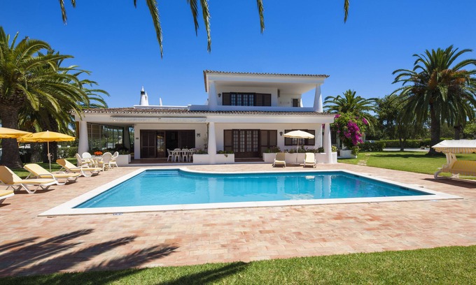 Vale Navio Villa | Villa with Private Pool in Rural Peaceful Location - Only 5 Minutes To Albufeira