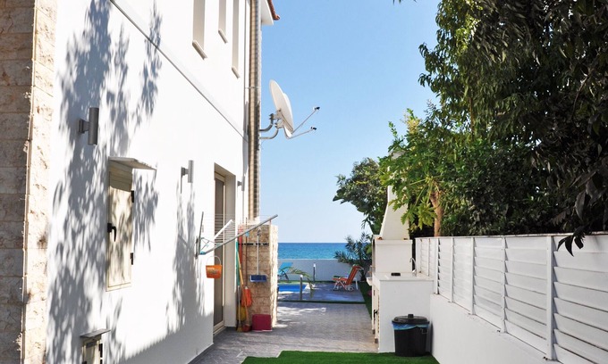 Mazotos Villa | Villa With Private Pool By The Sea