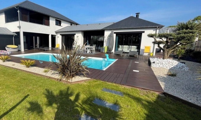Dinard Villa | Villa with swimming pool and private parking for 8 people