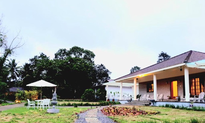 Sringeri Villa | Villa Wodeyarmutt Tropical luxury living