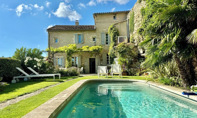Gordes House | Villa Yolanda, in the heart of the village of Gordes, pool & breathtaking views.