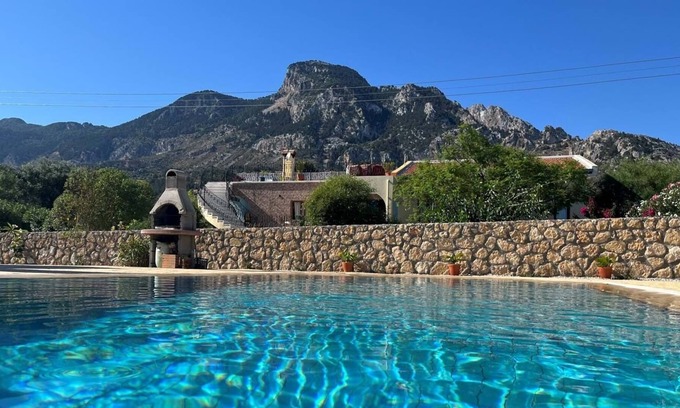 Karsiyaka Villa | Villa Zeytin 3 Bedroom Villa with private pool