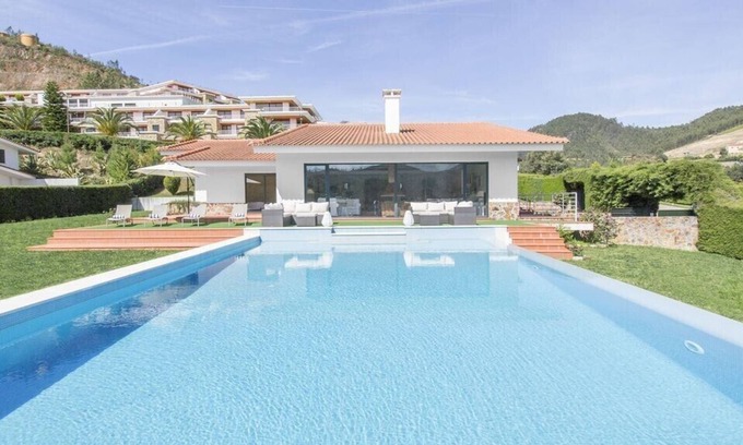 Ferreira do Zezere Villa | Villa Zezere Lago - Modern 4 bedroom villa - walking distance to Cast River dam