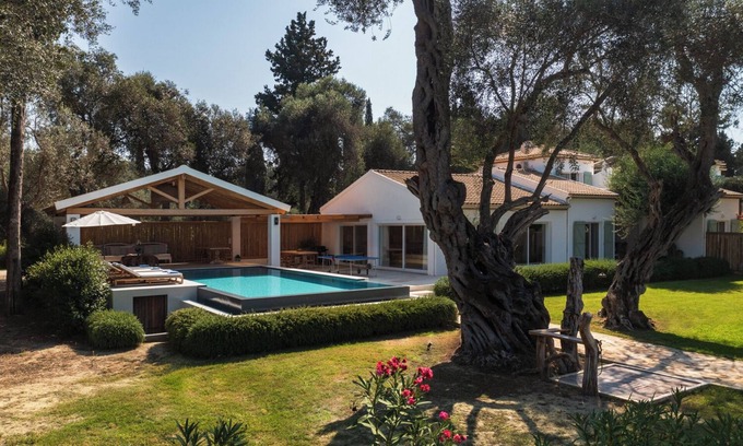 Molos Villa | Villa Zo - Four Bedroom Villa, Sleeps 8