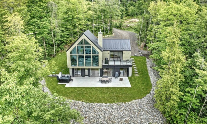 Saint-Damien Ski Chalet | VillaBaraka Moderna | Hot Tub | View | Pool Table