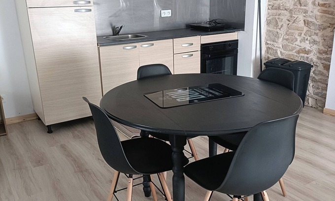 Jujurieux Apartment | Village aux 13 château