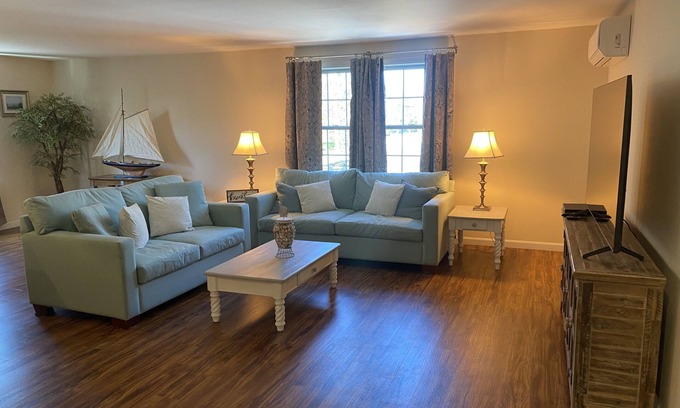 Jamestown Apartment | Village - Central location