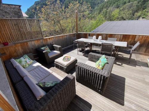 Guillaumes Apartment | Village de Guillaumes Appartement avec terrasse