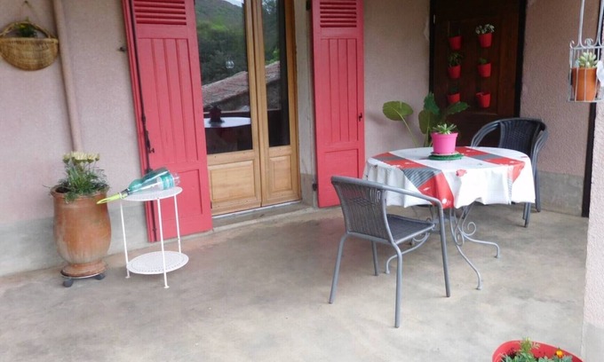 Mialet House | VILLAGE DE MIALET house with garden on road side and village on other side
