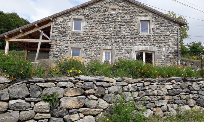 Saint-Julien-Chapteuil House | Village house Gîte de La Roche