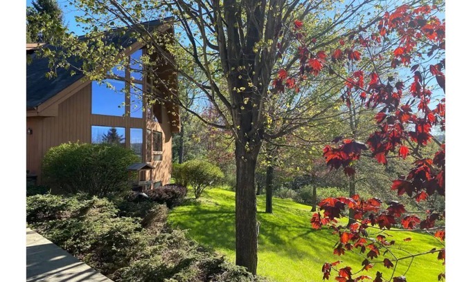 Oxford House | Village Hallmark House - Stunning Winter Chalet w/Views & Walk to Town