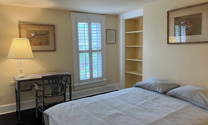 Montgomery Apartment | Village Hideaway