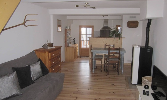 Guillaumes House | Village house at the gates of Mercantour, 20 km from a ski resort.