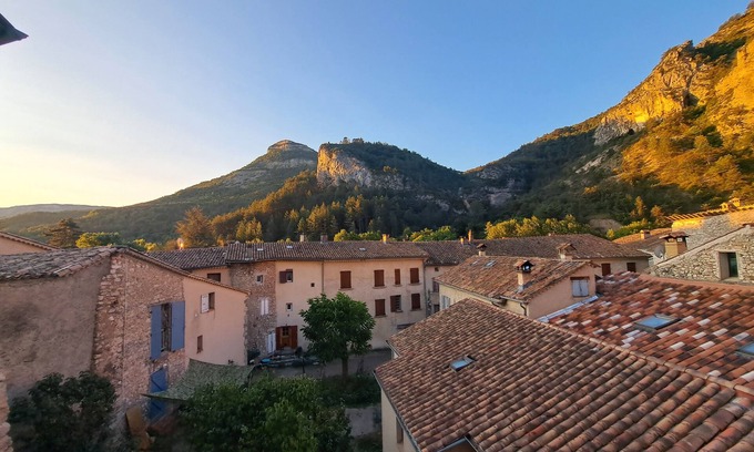 Orpierre House | Village house at the foot of the cliffs