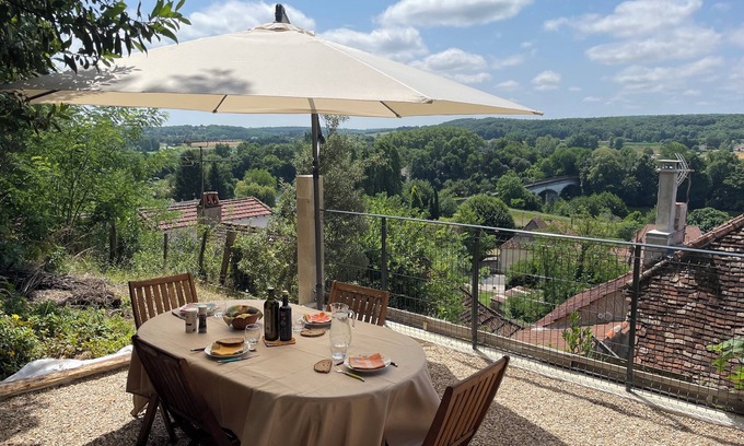 Saint-Capraise-de-Lalinde House | Village house overlooks valley