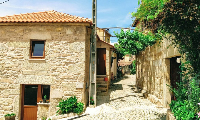 Castro Daire Cottage | Village of Moura Morta