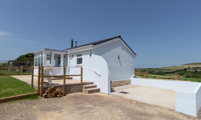 Bridport Cottage | VILLAGE VIEW, pet friendly, with open fire in Burton Bradstock