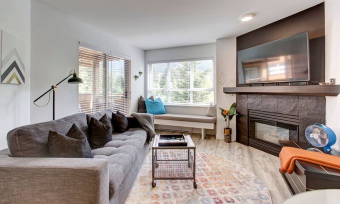 Village North Condo | VillageMinimalistVibe - Views Free Parking Hot Tub