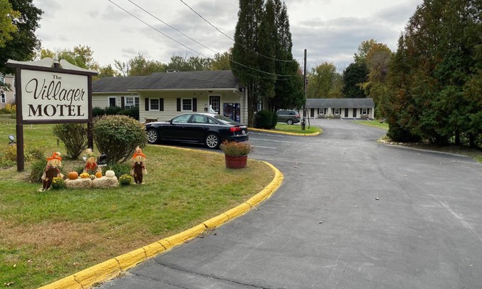 Williamstown Hotel | Villager Motel