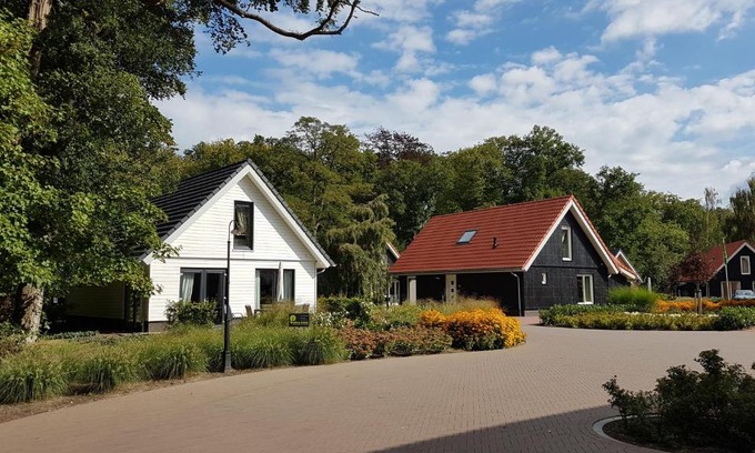 Almen Resort | Villapark Ehzerburg