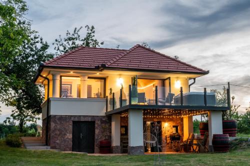 Garabonc Villa | VillaPince