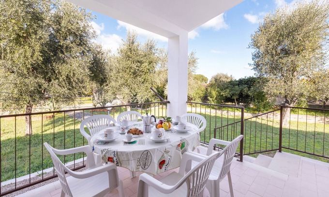 Montincello Apartment | Villini delle Rose -Quadrilocale 4 by BarbarHouse
