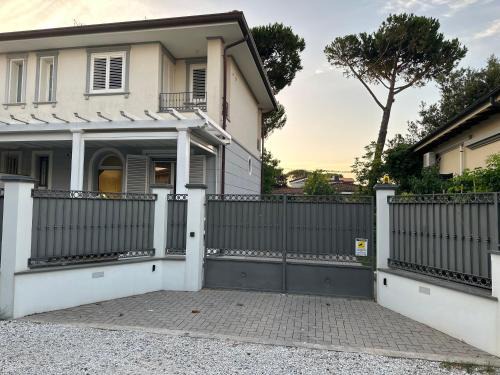 Marina di Pietrasanta Villa | Villino Lavinia