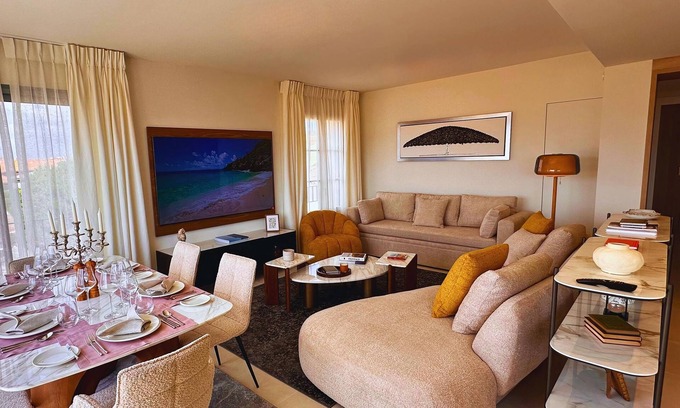 Saint-Tropez City Centre Apartment | VILLTAK SAINT-TROPEZ,nLuxury Two-Bedroom apartment in the heart of Saint-Tropez