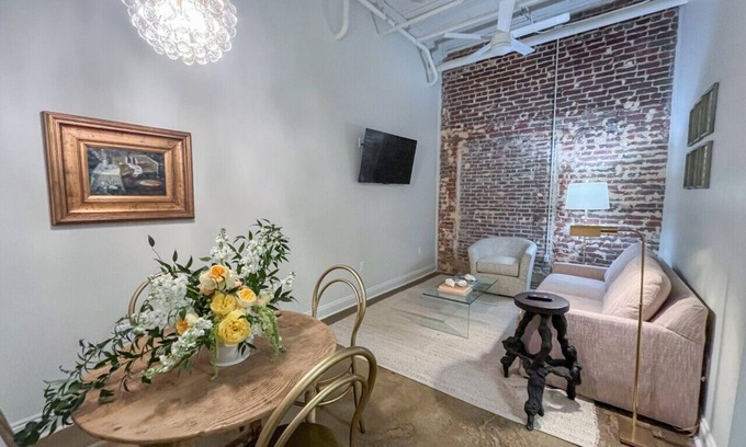 Demopolis Apartment | Vine - The Flats Demopolis