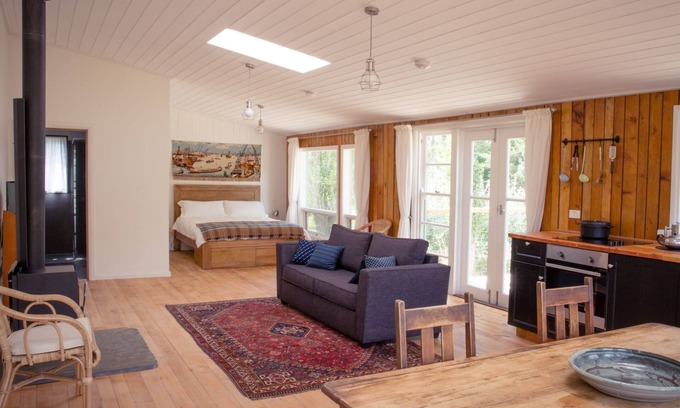 McLaren Flat Cabin | Vineyard farmstay retreat in the McLaren Vale wine region
