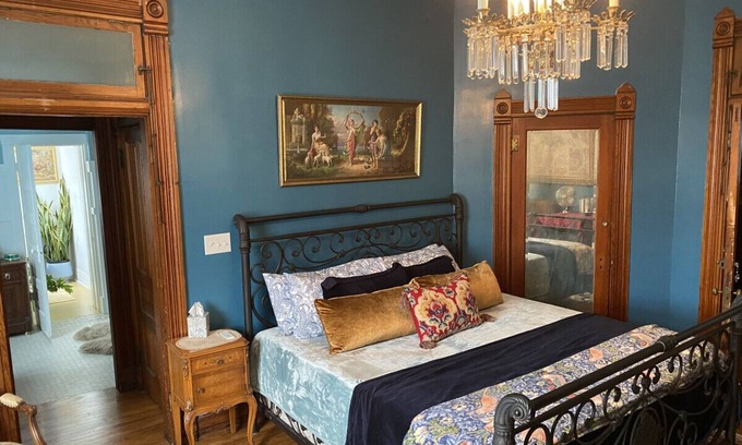 St. Joseph Bed & Breakfast | Vineyard Mansion - Emma Room - 1 King Bed