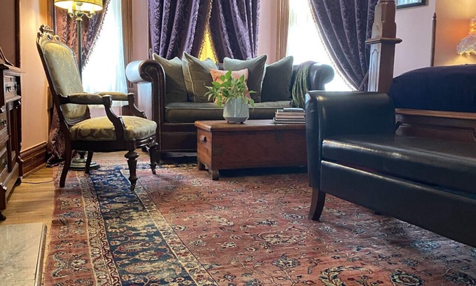 St. Joseph Bed & Breakfast | Vineyard Mansion - Lincoln Room - 1 Queen Bed