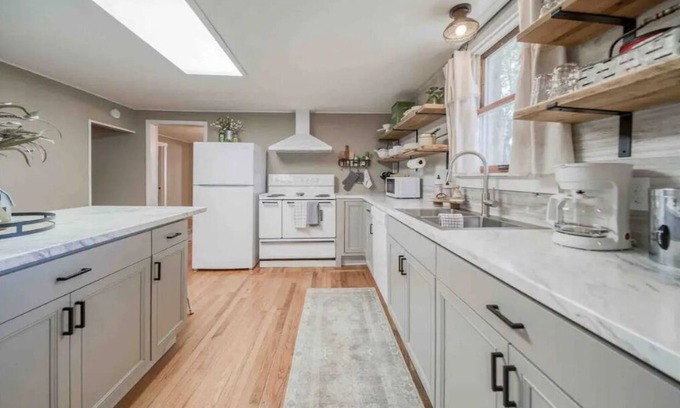 St. James House | Vineyard Ridge Farmhousen
