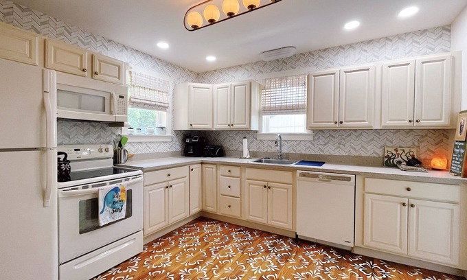 West Cape May House | VINEYARD VISTA Beach Bungalow in West Cape May