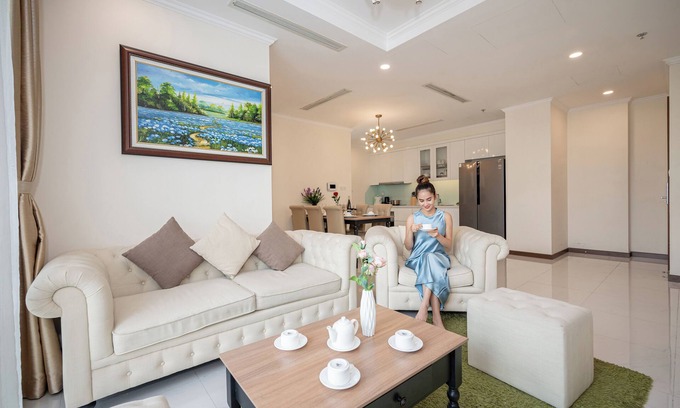 Hang Xanh Apartment | Vinhome Central Park Spacious 3BR Family Gathering