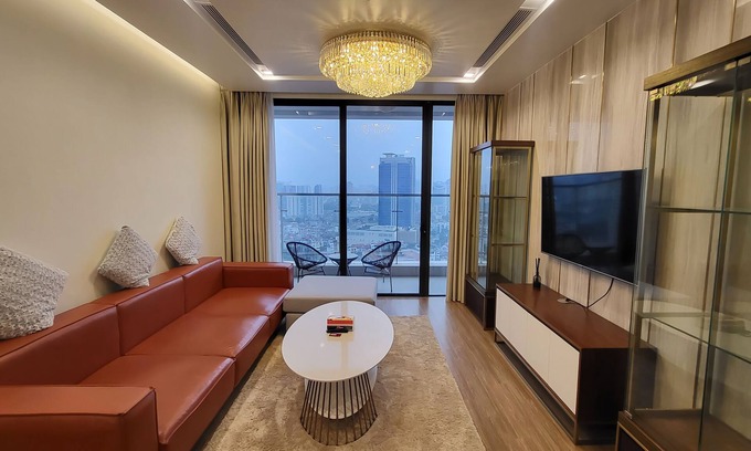 Ngoc Khanh Apartment | Vinhomes Metropolis Luxury Apartment 3 Bedrooms 1 workplace.