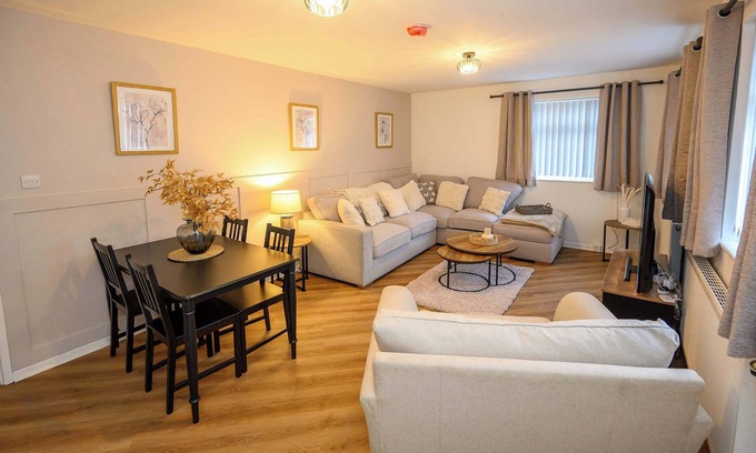 Gelligaer House | Vinmar Beautiful Bungalow in Pengam - Blackwood