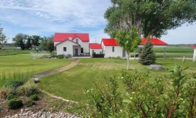 Wheatland House | Vintage "1903" Home located in rural Wyoming. Close to 3 lakes and mountains!