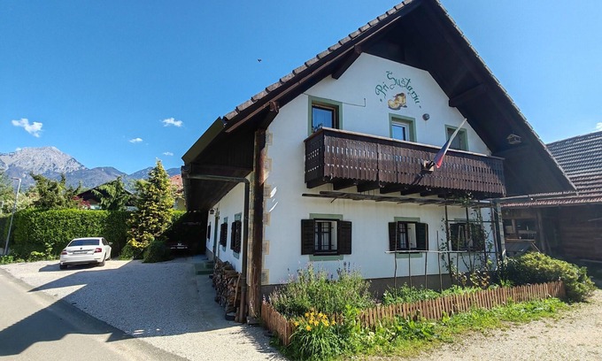 Hotemaze Apartment | Vintage apartment near Kokra river