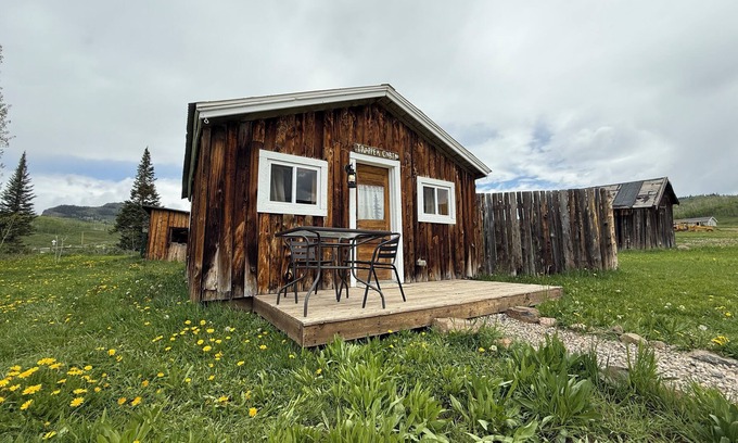 Lake Agnes Cabin | Vintage Cabin Near Steamboat with Mountain Views and Hot Tub Access