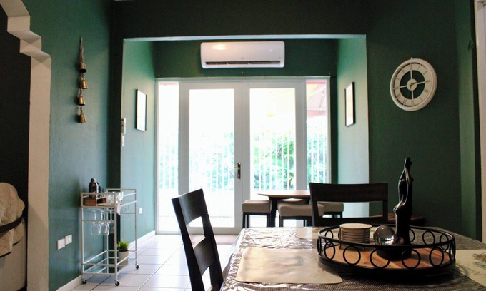Santurce Apartment | Vintage Charm n Historic Miramar - AC, Fast Wifi, Large Balcony, Very Spacious!