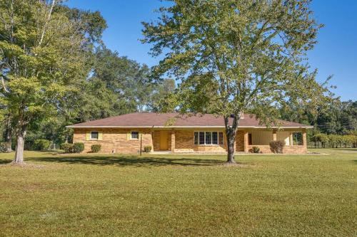 Chipley House | Vintage Chipley Getaway on Large Private Property