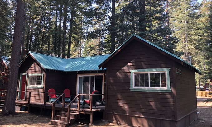 Tahoma Cabin | Vintage cozy cabin in Tahoma overlooking Sugar Pine Point Park