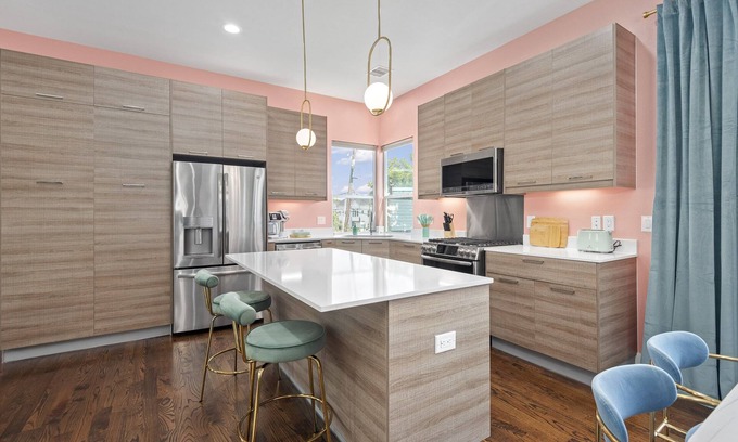 Northside House | Vintage Miami HideAway- Close to Downtown